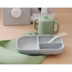 BÉABA Goûter Sain|Couverts Vaisselle Et Bavoirs*Coffret repas silicone Les essentiels Gris/Vert sauge Velvetg/sgree